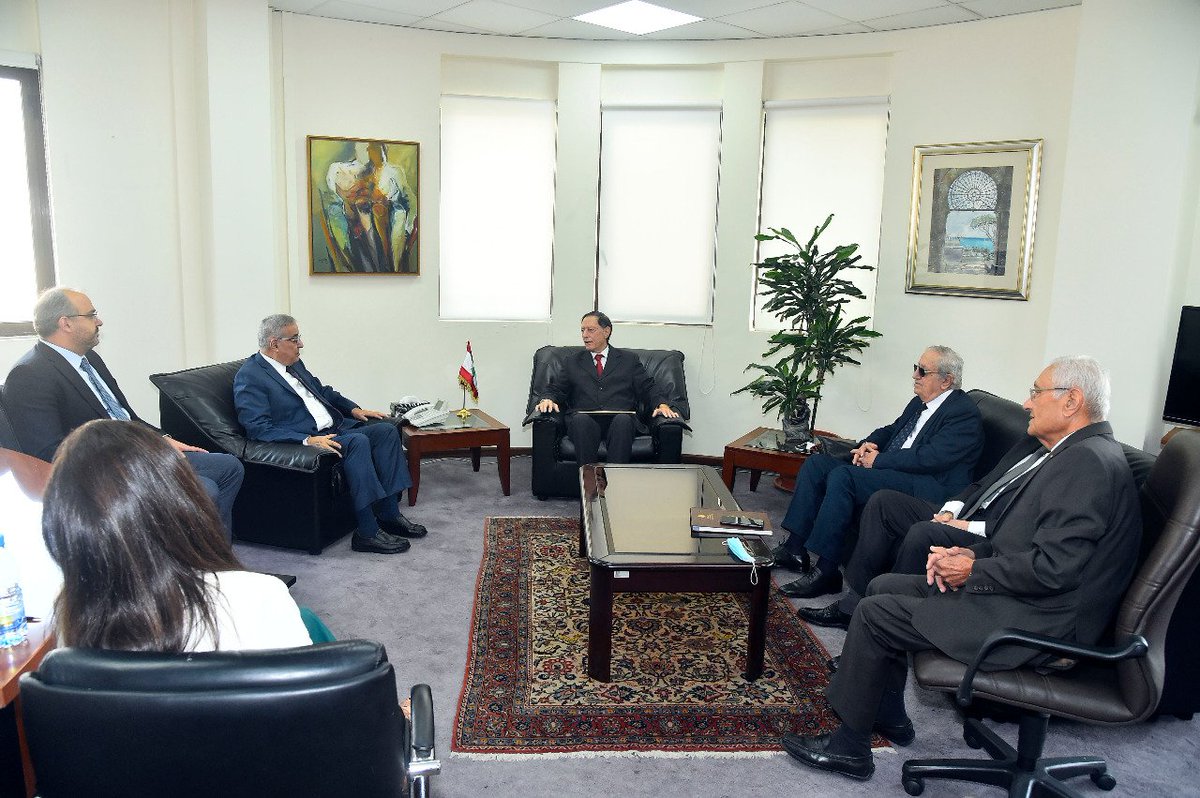 اجتمع وزير الخارجية والمغتربين الدكتور عبدالله بوحبيب مع وفد هيئة الاشراف على الانتخابات برئاسة القاضي نديم عبد الملك صباح هذا اليوم وتم البحث في كيفية التعاون لإنجاح  عملية الاقتراع  للمغتربين اللبنانيين .
#هيئة_الاشراف_على_الانتخابات #الانتخابات_البرلمانية_٢٠٢٢