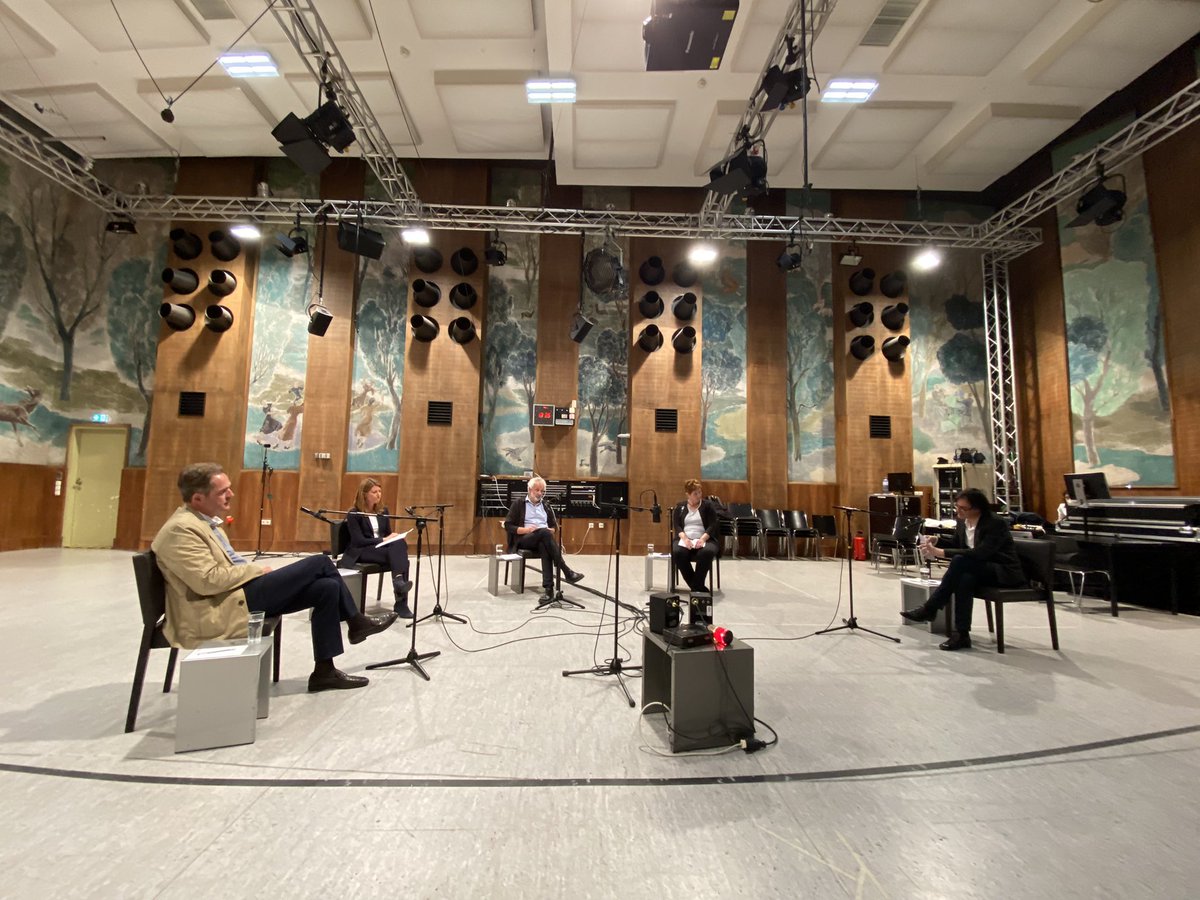 OeEnergie's tweet image. "Wir müssen aufhören zu reden, sondern jetzt wirklich handeln! Wir brauchen einen Fast Track für den Ausbau der #Netze, #Speicher und #Kraftwerke" bringt es @vollenergie gestern Abend bei @oe1 #Klartext auf den Punkt, hier Nachhören: oe1.orf.at/programm/20220…