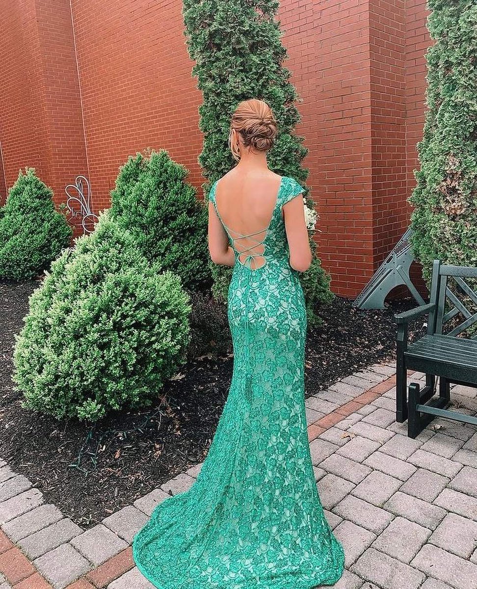 RegissBrideProm's tweet photo. There’s nothing we love more than seeing our Regiss girls in their Regiss dresses!💚 https://t.co/CnZfWQpzGL
