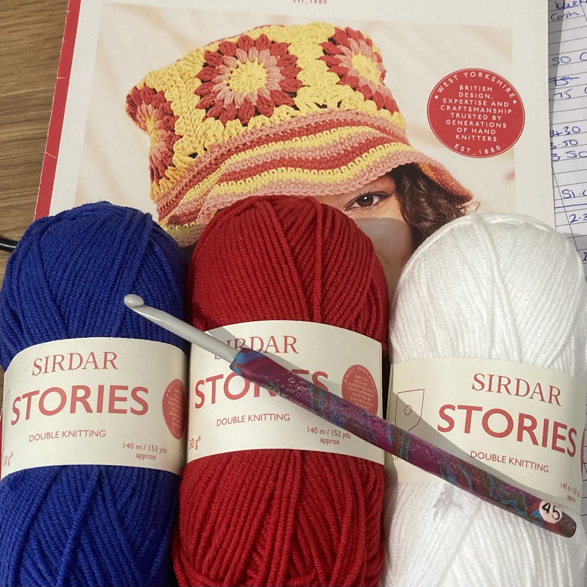 A little forward planning, and choosing the traditional Royal celebration colours in <a href="/knitsirdar/">Sirdar</a> Stories Cotton Acrylic DK for the perfect summer party accessory! #sirdarmakes #eweandyarnthirsk