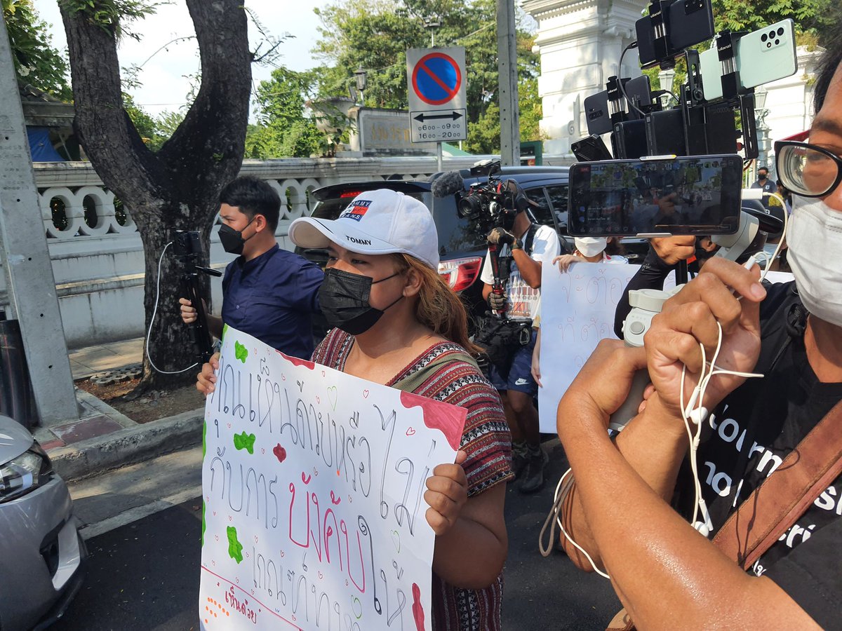 News26348449's tweet photo. กลุ่ม ตีนไก่ปฏิวัติ ประกาศ จะไปยื่นหนังสือที่กระทรวงกลาโหม เพื่อให้กระทรวงกลาโหม ยกเลิกการเกณฑ์ทหาร และเหตุผลว่าทำไมถึงยกเลิกการเกณฑ์ทหารไม่ได้ 
#ม็อบ13เมษา65 #ยกเลิกเกณฑ์ทหาร https://t.co/deuVJJqNzr