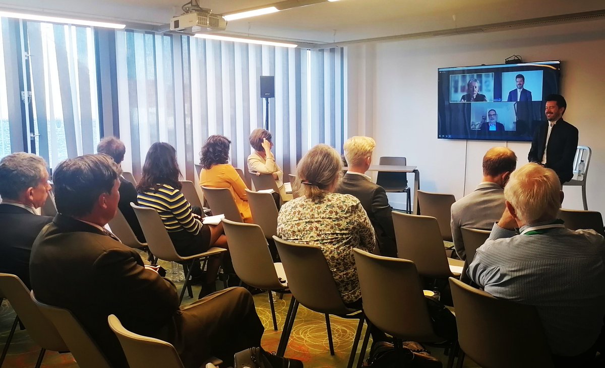 SciTechDiploHub's tweet photo. 🎙️ «Bringing #ScienceAdvice closer to the policymaking process is at the cornerstone of #Barcelona's #ScienceDiplomacy strategy.                        

By doing so, Barcelona has become the very first city in the world with it's own #SciDip strategy» @alexisroig https://t.co/MHMar89JFr
