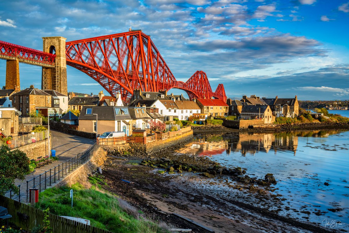 Johnpow1's tweet image. The setting sun provides perfect light for a photo of the Forth Bridge and North Queensferry. 

I’m still amazed at the size and scale of that bridge.