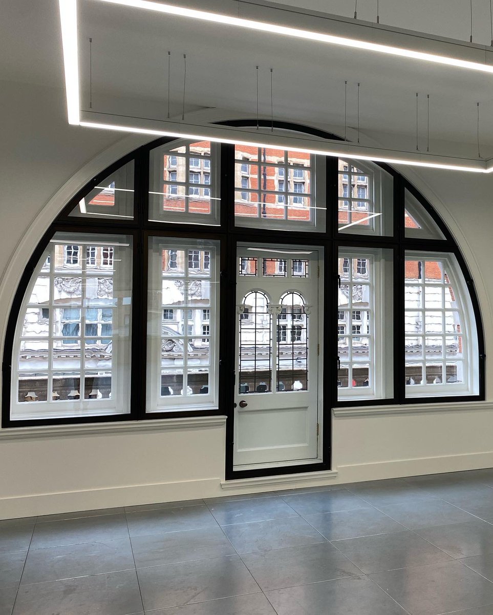 Loved the details at 75 Knightsbridge Gate yesterday! <a href="/knightfrank/">Knight Frank</a> <a href="/edwardcharlesw1/">Edward Charles</a> 
•
•
•
#knightsbridge #knightsbridgeoffice #londonoffice #kensington #office #oldfeatures #officemove #officelaunch #details