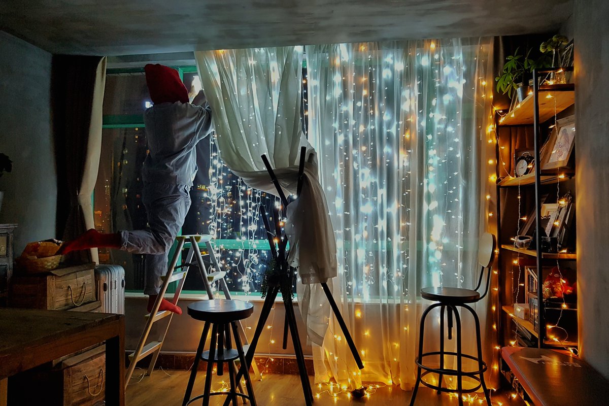 After you have put your heart in decorating the window with string lights, nothing beats the feeling of seeing the room get all cosy.#koopower #fairylights #koopowerlights #BlingBling #curtain #curtainlight #window #SummerHouse #decoration #roommakeover