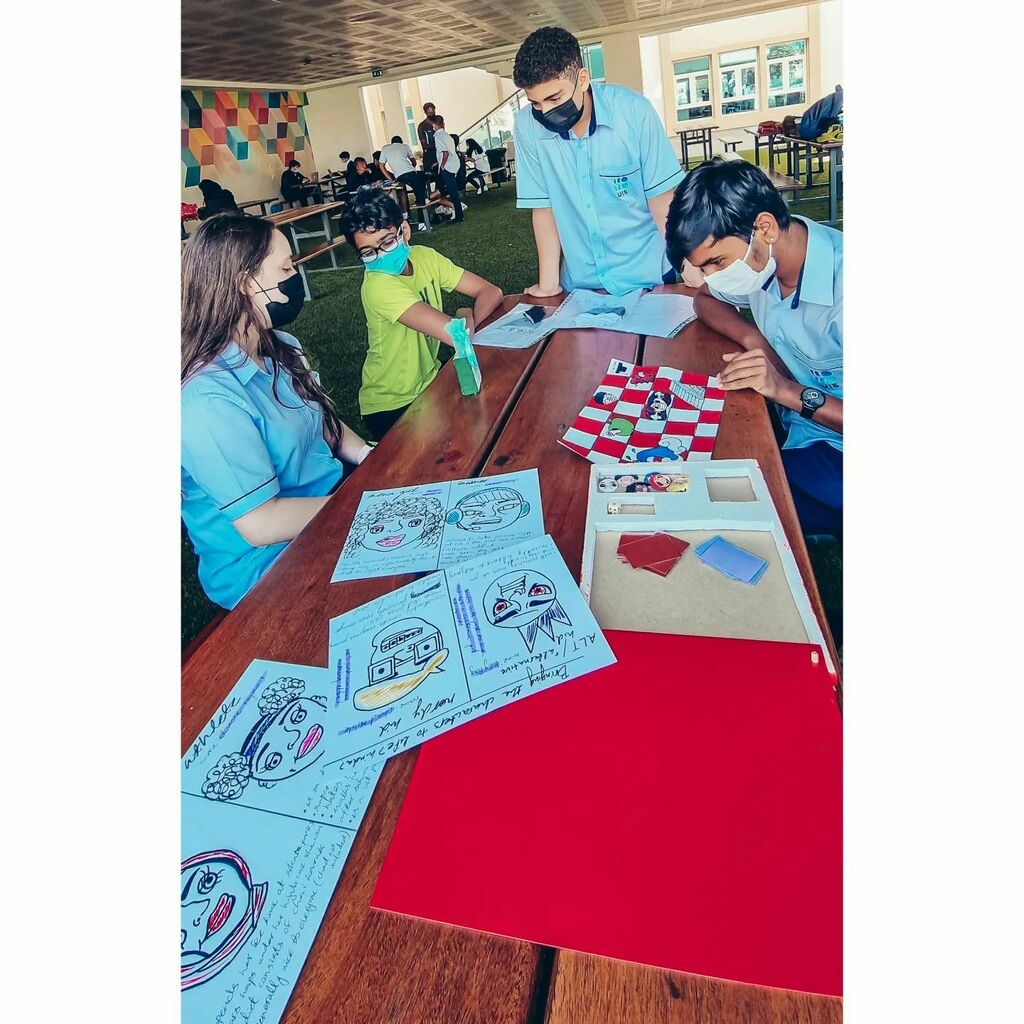UIS_Design's tweet image. No better lesson than gathering in the outdoor classroom to play..sorry I mean..TEST the board games your peers have made! #TBT 

#IBDesign #WeAreUIS #ProudlyTaaleem #DiscoverYourPassion #StudentLeadershipProgrammes #MindsetOfTheFuture #MYPDesign #BoardGames #Graphics #Produ…