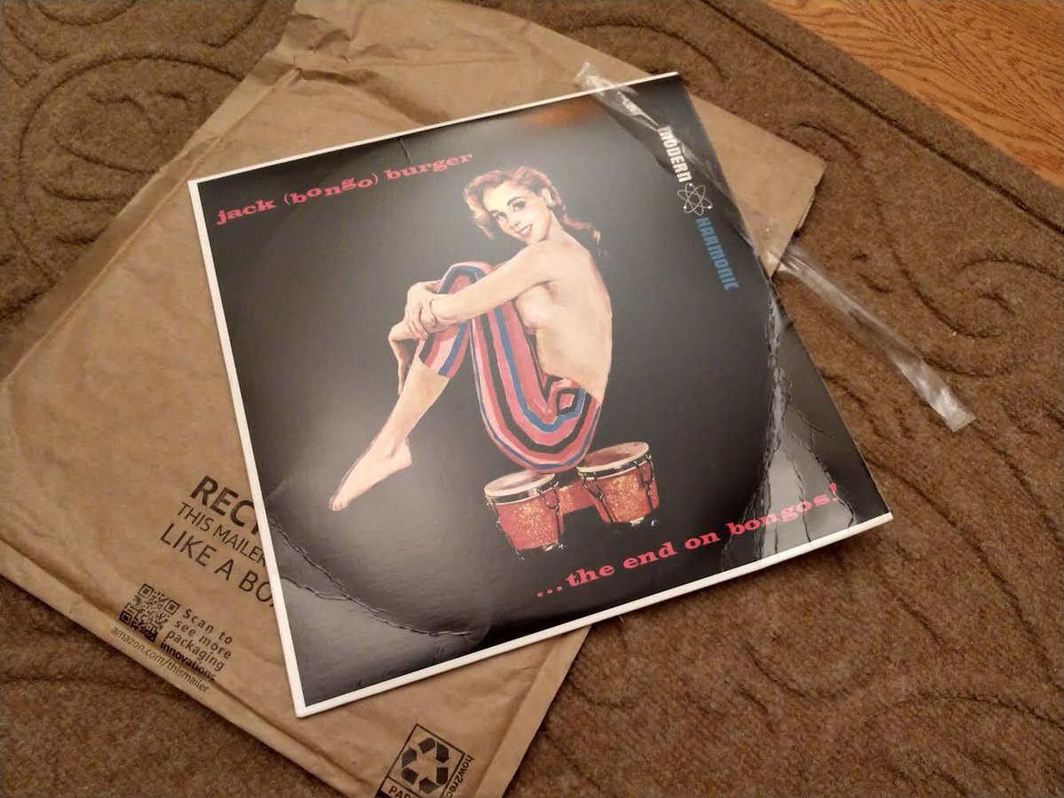 pfucito's tweet photo. Retailers, if you are going to ship vinyl records, PLEASE don't use unpadded thin paper envelopes. This is why. Perfectly good record destroyed by poor packaging ๐ก๐ก #PoorPackaging #vinylcollection #vinylrecords https://t.co/wjZfjo0XOX