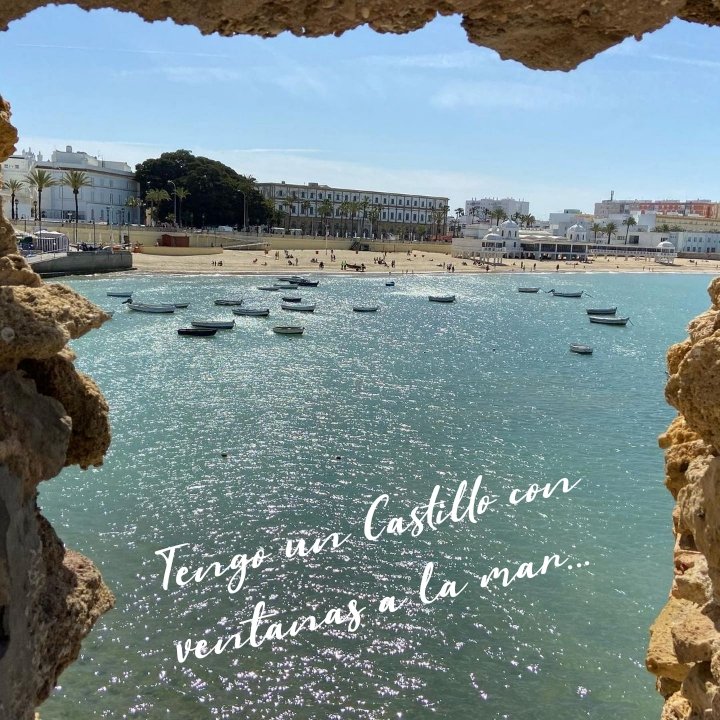 brujitasin's tweet photo. ...y una puerta sin portal, si te gusta es tu castillo,esa será nuestra frontera y al cruzar lo más que puede pasar: que te vuelvas papelillos 🎭🥳 #carnaval
#carnavalcadiz #ares #martinezares #loscobardes #unvientode13años #camaleon https://t.co/PgDUGd4MuB