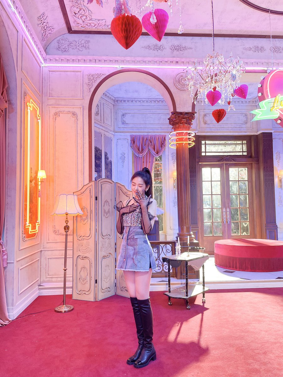 “she is an unblemished work of art with white wings. she spreads affection everywhere she goes with her love poisoned arrows.” lovers here and there, i already own the route to dive’s heart, no? so be ready, be ready, cupid yujin is on her way to shoot you in only one glimpse!