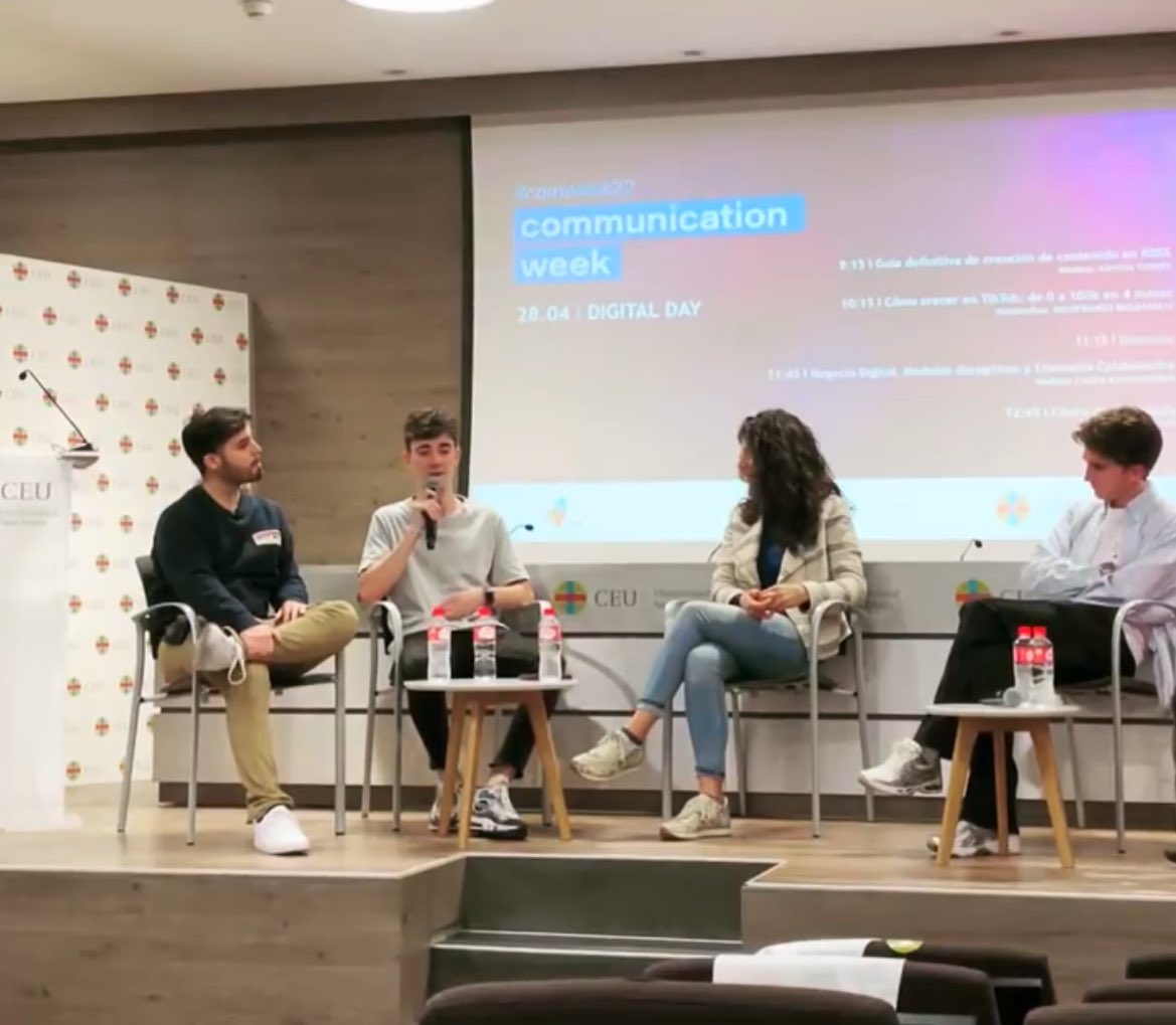 sofiasalazar02's tweet photo. “Motivación extra: YO TAMBIÉN PUEDO CONSEGUIRLO” 
- @gianfribul 

#comweek2022 #CEU2022 https://t.co/pHb5z3g4pE