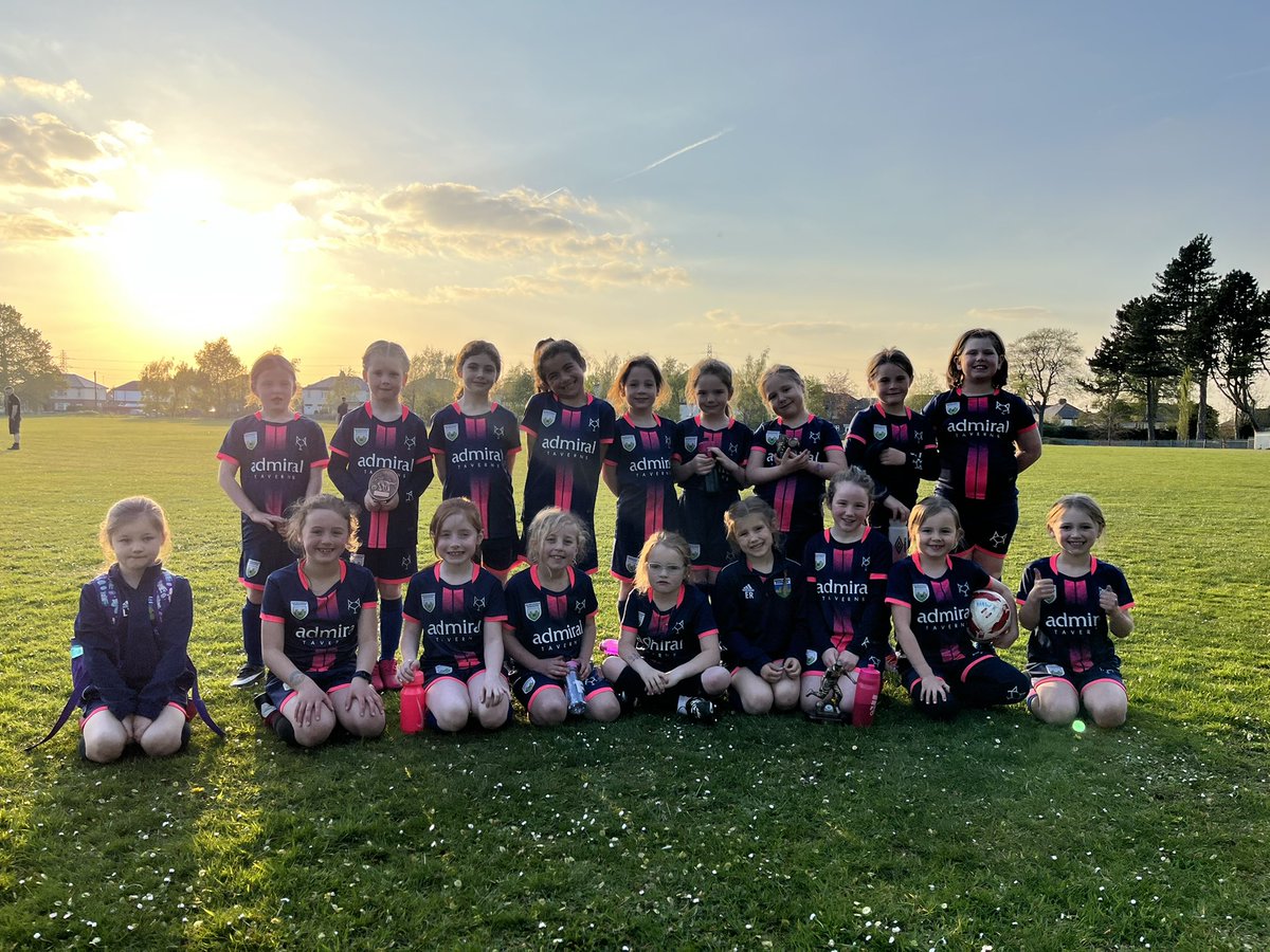 These girls were amazing last night playing Broughton Boys and Broughton Girls.

⚽️ Surpassing Goals ⚽️
#thewolfpac #HRFCgirls