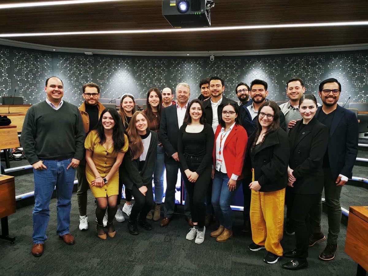 KCLMexicanSoc's tweet photo. Junto con la @MexSoc_UK tuvimos un diálogo muy constructivo con @JorgeGCastaneda Excanciller de México y académico quien nos visitó en @KingsCollegeLon ¡Gracias por acompañarnos! https://t.co/NEffOP1PoN