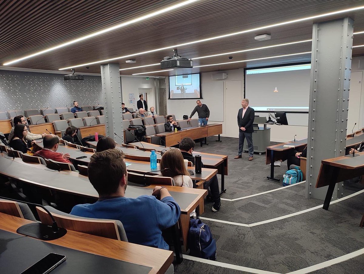 KCLMexicanSoc's tweet photo. Junto con la @MexSoc_UK tuvimos un diálogo muy constructivo con @JorgeGCastaneda Excanciller de México y académico quien nos visitó en @KingsCollegeLon ¡Gracias por acompañarnos! https://t.co/NEffOP1PoN