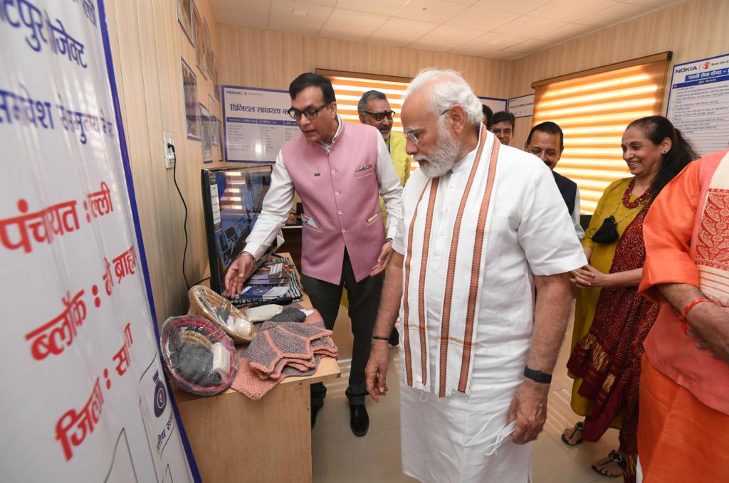 NokiaIndia's tweet photo. We take pride in connecting the unconnected. In partnership with our NGO @stc_india, we're taking our digital village ecosystem #CSR initiative SMARTPUR to J&amp;K. Efforts were presented to @narendramodi, PM of #India, @manojsinha_, @girirajsinghbjp, @KapilPatil_ &amp; @DrJitendraSingh. https://t.co/4RZQWOXO2g