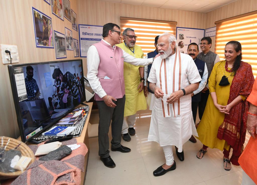 NokiaIndia's tweet photo. We take pride in connecting the unconnected. In partnership with our NGO @stc_india, we're taking our digital village ecosystem #CSR initiative SMARTPUR to J&amp;K. Efforts were presented to @narendramodi, PM of #India, @manojsinha_, @girirajsinghbjp, @KapilPatil_ &amp; @DrJitendraSingh. https://t.co/4RZQWOXO2g