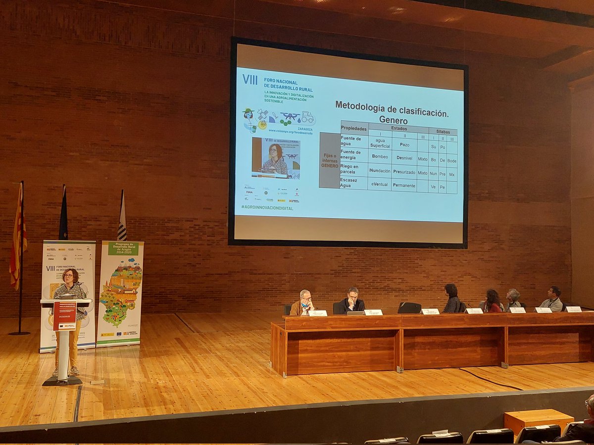 RuralDesarrollo's tweet photo. 🗣 Nery Zapata, @aguadelebro, comenta las dificultades que han encontrado en su investigación 💬 "No todos los regadíos son iguales, esto dificulta el análisis. Es difícil sacar conclusiones cuando hay un mar de datos". 

#AgroInnovaciónDigital / #YoVoyaFima https://t.co/vqKaxRpECq