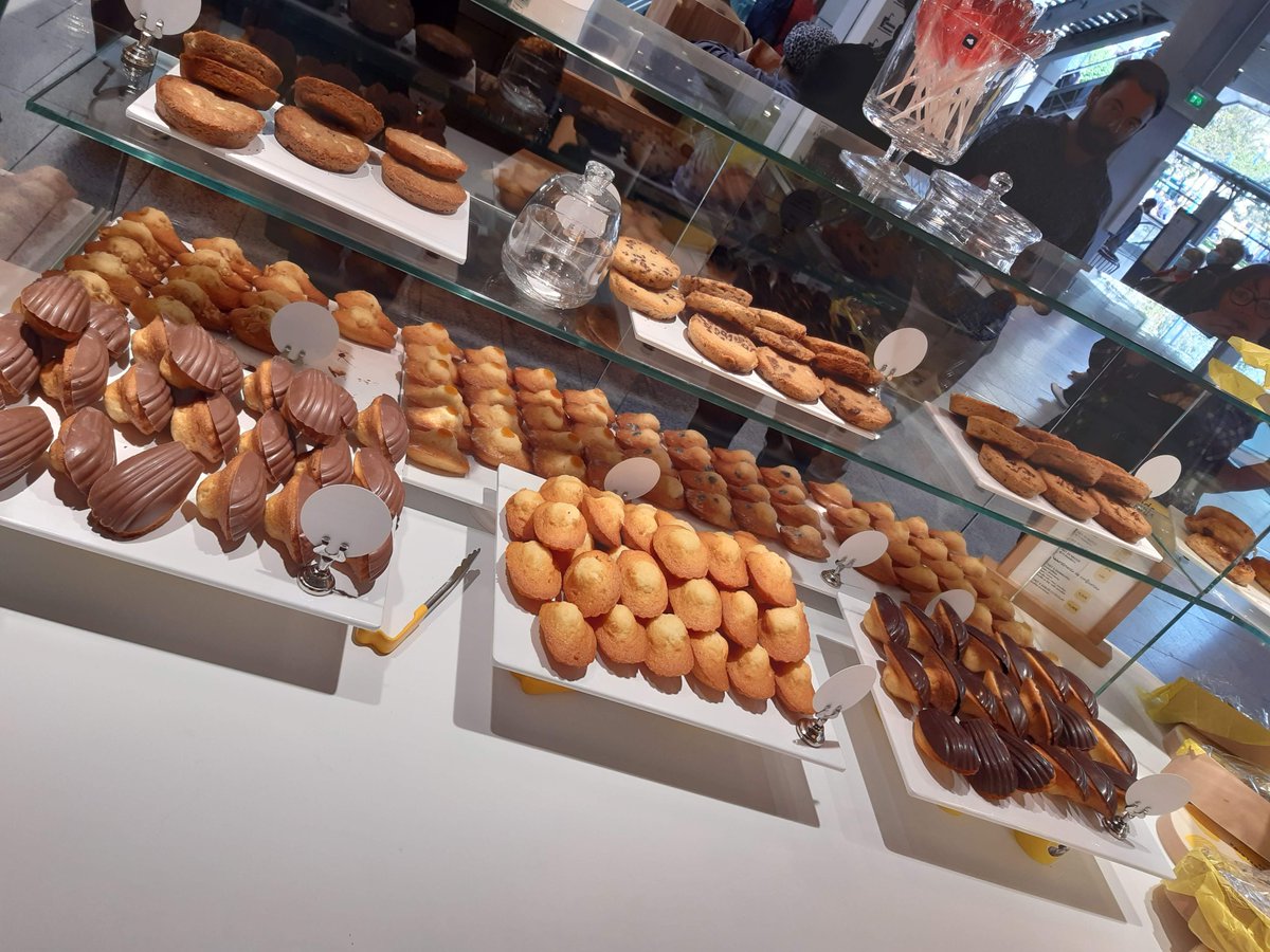 Areas_FR's tweet photo. 🆕 @Areas_FR inaugure de nouvelles marques sur le marché du #TravelRetail !
▶️MADO À PARIS, la meilleure madeleine de Paris🍪
Pour une pause gourmande et premium avec un large choix de douceurs à Paris.
▶️L'Artisan du Burger, le burger gourmet des chefs 🍔sur l’aire du #Manoire https://t.co/RuMGC0J12v