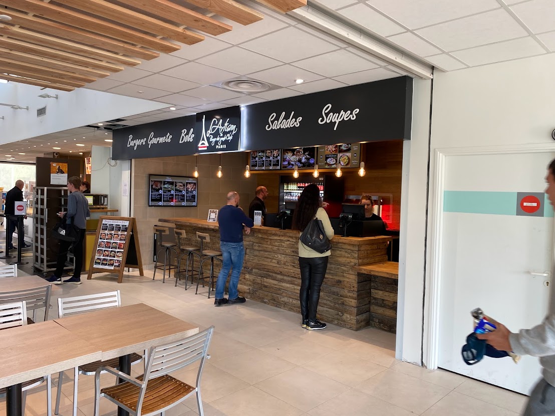 Areas_FR's tweet photo. 🆕 @Areas_FR inaugure de nouvelles marques sur le marché du #TravelRetail !
▶️MADO À PARIS, la meilleure madeleine de Paris🍪
Pour une pause gourmande et premium avec un large choix de douceurs à Paris.
▶️L'Artisan du Burger, le burger gourmet des chefs 🍔sur l’aire du #Manoire https://t.co/RuMGC0J12v