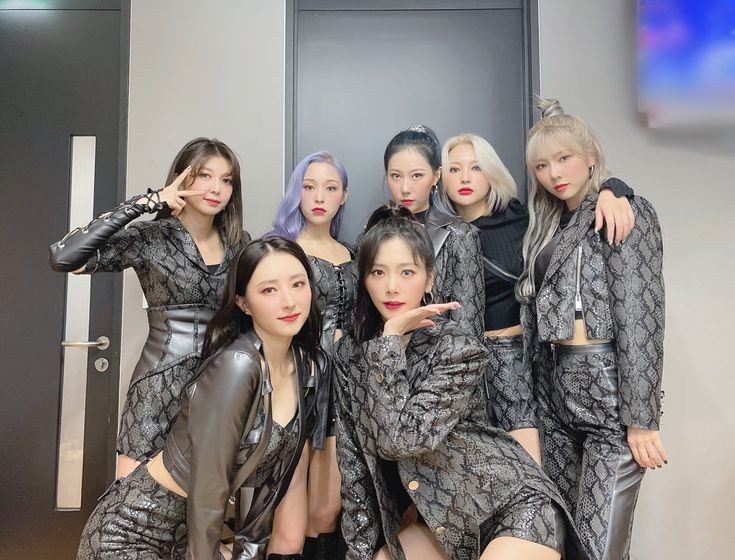 a new account dedicated to #StrayKids and #Dreamcatcher ! feel free to rt to spread if you like❣