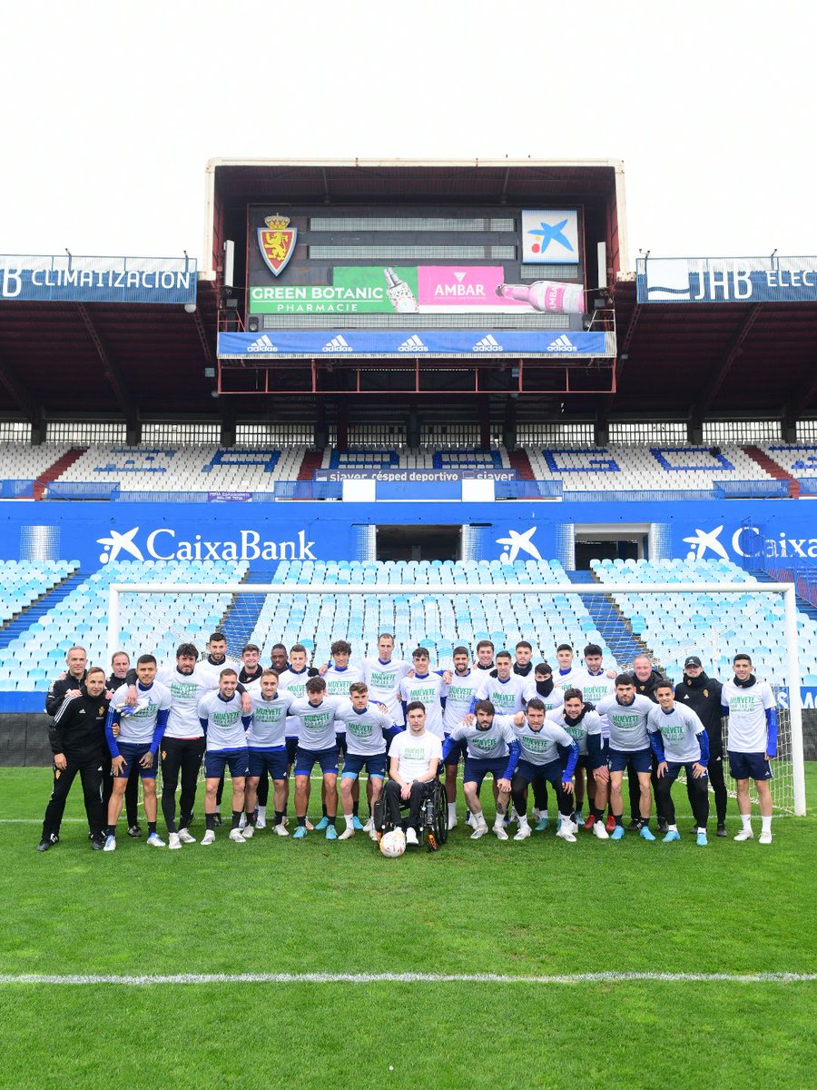 RealZaragoza's tweet photo. 👨‍🦽 Víctor es un zaragocista que padece una enfermedad neuromuscular. Esta mañana ha charlado con Alberto Zapater y se ha fotografiado con el equipo. 💙🤍

Nos sumamos a @AsemAragon para dar visibilidad a estas enfermedades. 💪

#MuévetePorLasNeuromusculares
@FederacionAsem https://t.co/ln2j51Tmdf