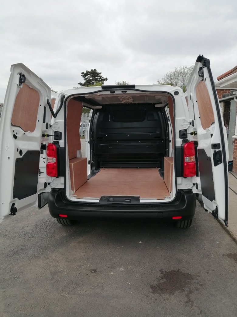 duncanselfdrive's tweet photo. New to the Fleet - The first of our new 22 plate short wheel bases. https://t.co/o9CbkyzleZ