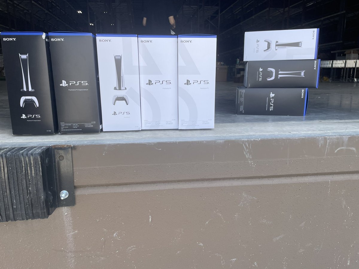 RandysFlips tweet media