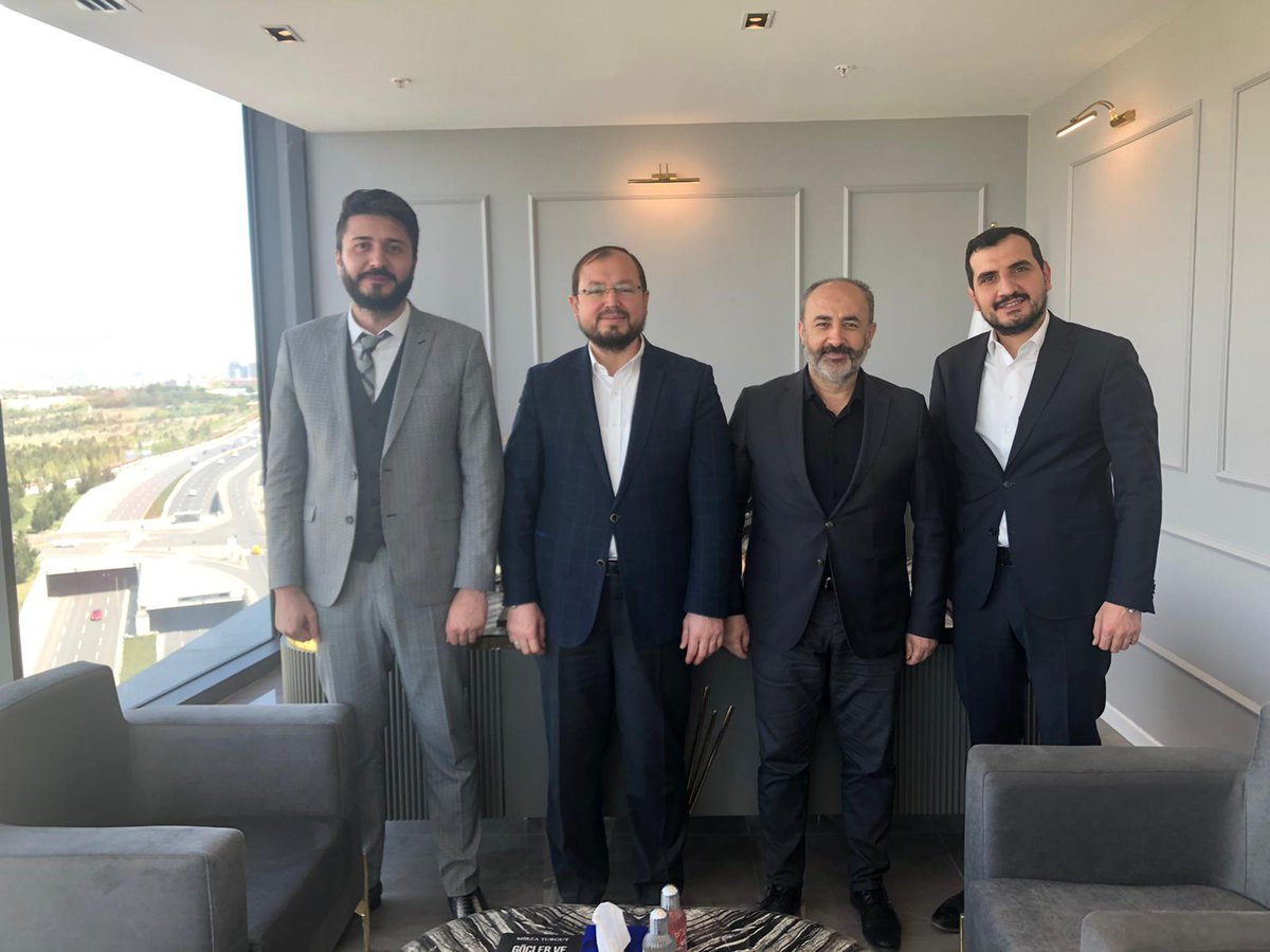 AGDSalihTURHAN's tweet photo. Üniversite çalışmalarında beraber çalıştığımız, Ankara eski üniversite başkanı Kadim dostum M. Fatih Öztoprak Bey'e yeni açılan ofisinde hayırlı olsun ziyaretinde bulunduk. 

Hayırlı olsun. Bereketli kazançlar dilerim. https://t.co/I7pgMNL6IT