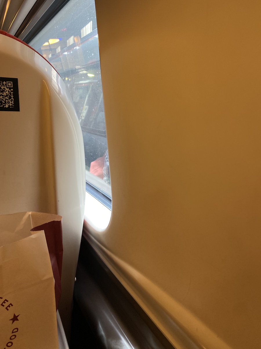 SeriouslyCrissy's tweet photo. Great reserved window seat @AvantiWestCoast cheers for that https://t.co/gZGEhkzjEz