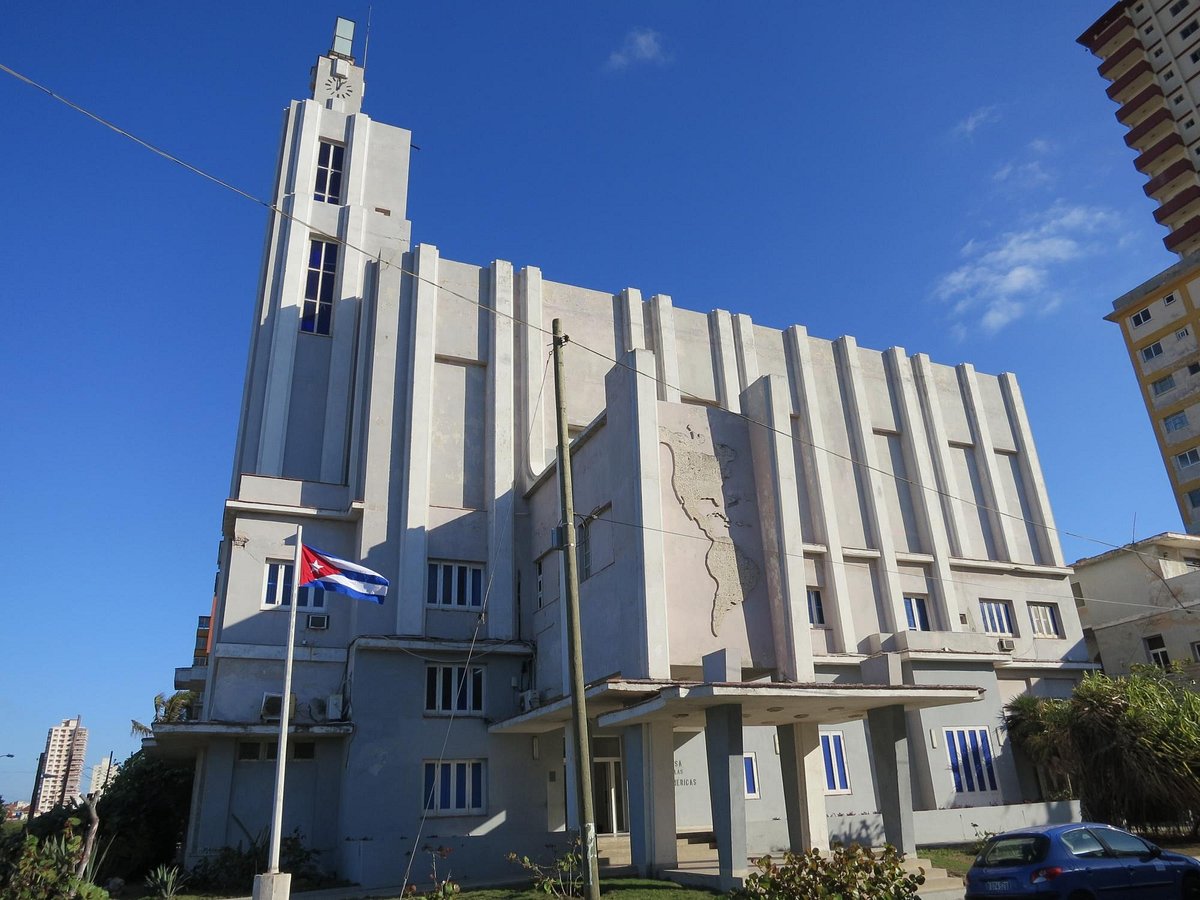 La Casa de las Américas <a href="/CasAmericas/">Casa de las Américas</a>, entidad que ha estimulado la producción de arte y literatura en América Latina y el Caribe, celebra hoy el Aniversario 63 de su fundación. ¡Muchas felicidades! 
#CubaViveYTrabaja 🇨🇺