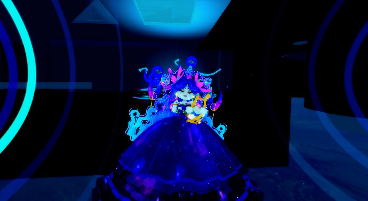 MemorableMelxox's tweet photo. @Umoyae Intergalactic wedding bride!
"Not every bride needs a veil..."
👽💐
I hope you like this as its something that I really poured my heart into this concept!
#royalehigh #RH #ae #royalehightradinghub #alienbride #umoyaeisthebesthost #iknowthisblindsyour_eyes_but_itsworthit https://t.co/R8wB3Z1cEG