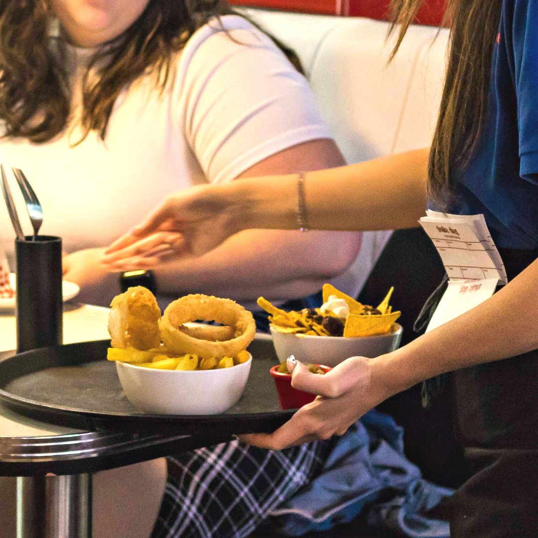 ShakeDogDiner's tweet photo. Onion Rings or Fries? 🤤

Drop your answers in the comments ⬇️

#ShakeDog https://t.co/KUf1Dp81Ee