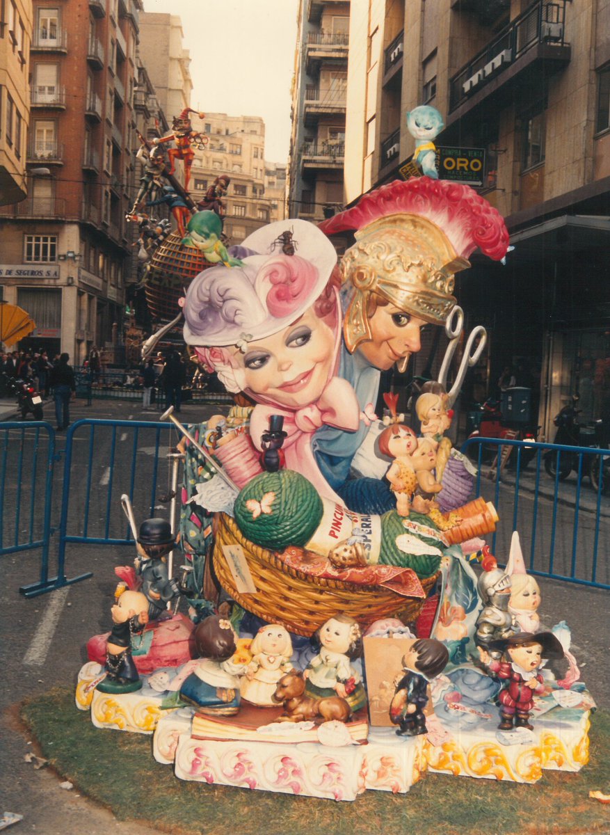 museufallervlc's tweet photo. “La moda”, Roberto Martí, Falla Sant Vicent-Periodista Azzati, 1990. Arriba per primera vegada a la sèrie “Obres Mestres de l’Art Faller” l’artista Roberto Martí Planes (Albalat dels Sorells, 1947) i la centenària comissió de Sant Vicent-Periodista Azzati i Padilla. https://t.co/0nizTuiGSa