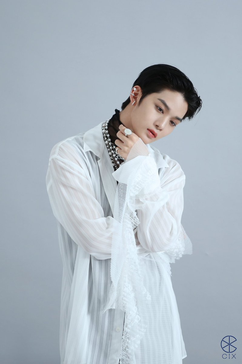 baejinyoung_sg's tweet photo. 220428 Universe BEHIND
▶ https://t.co/FXLz2lGD89
— #배진영 #裴珍映 #baejinyoung #CIX #씨아이엑스 #complete_in_X https://t.co/gJFV2bF2Rq