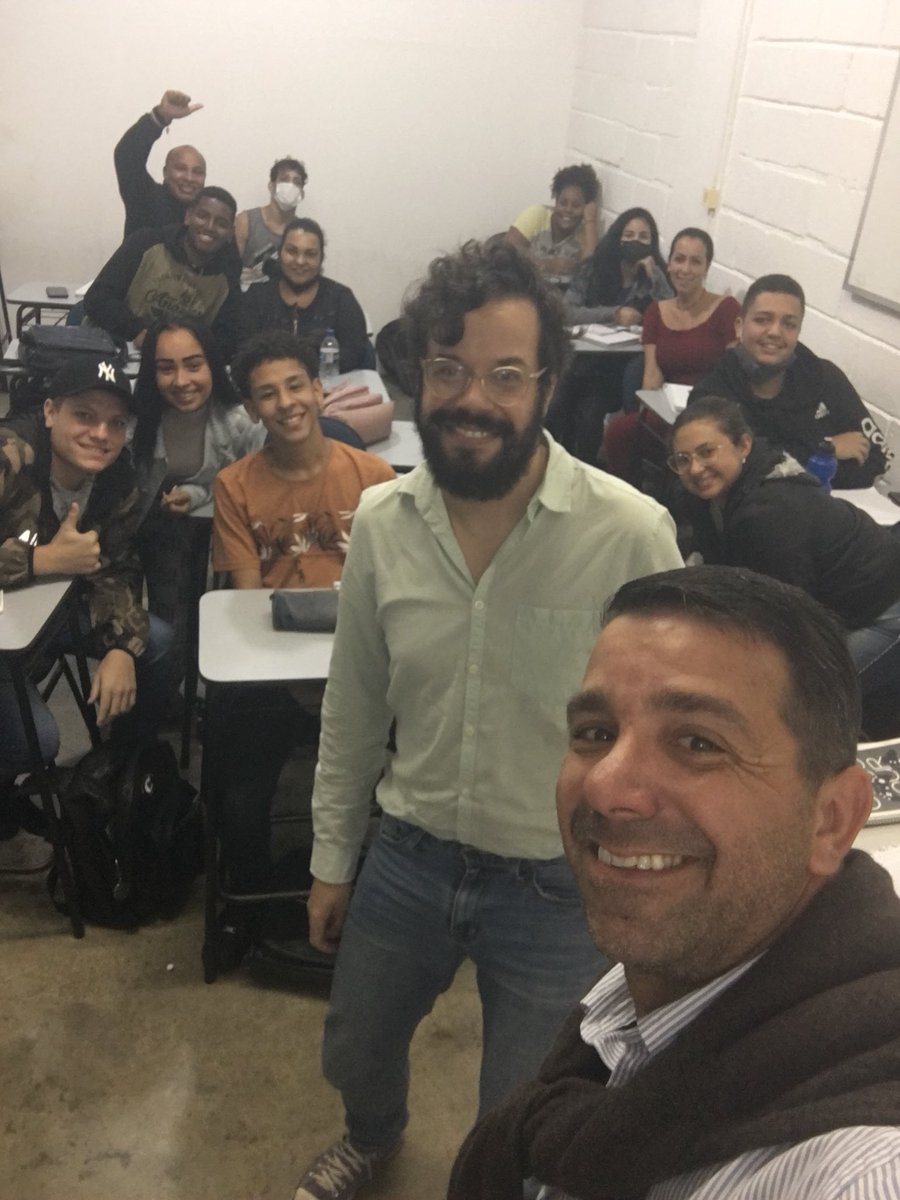 rovisacro's tweet photo. Alegria prestigiar a aula de Filosofia do Prof Doutor João Paulo para nossos calouros da Faculdade! 🚀🔥 https://t.co/9xpQzKsa71