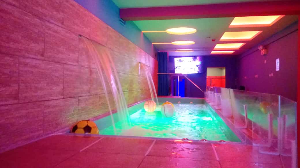 lacasadeeros's tweet photo. El #swinger no es una lucha que se pierde con los miedos 🔜 es un auto descubrimiento es la comunión con lo que somos y la tregua con el placer
SABADO 7 DE MAYO FIESTA SWINGER "NOCHE DE MALLAS" EN #LINCE
#intercambios #blizz #softsw #vouyer #nudismo #somossw #saunasw https://t.co/7cinPNbQhD