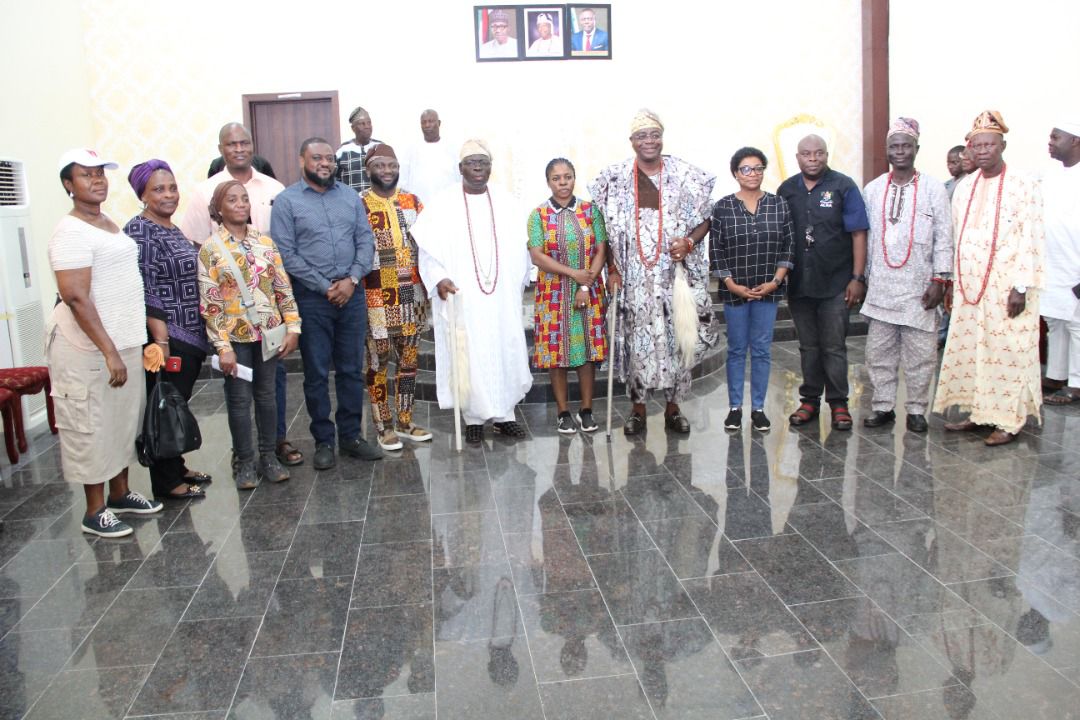 followlasg's tweet photo. Commissioner for Agriculture, @Abi_Olusanya, Permanent Secretary, Mrs. Tokunbo Emokpae, Senior Special Assistant to the Governor on Agriculture, Mr Gbolabo Olaniwun and Directors in the Ministry paid a courtesy visit to Aladeshonyin of Odo-Noforija 
@jidesanwoolu @drobafemihamzat https://t.co/4sEZUKxLxc