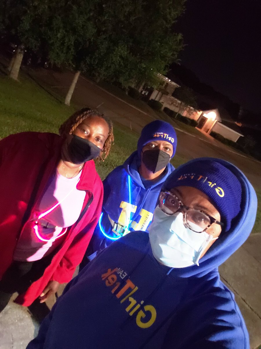 Olliegall's tweet photo. Thursday Morning Walk👟👟
#GirlTrek #4Dark30 #ByFaithWalker 
Day 19:#BlackHistoryBootcamp #BlackCrewEdition  #1000BlackNeighborhoods 
#ByFaithWalker #BeWellWalkWell https://t.co/X7Y8xec6hj