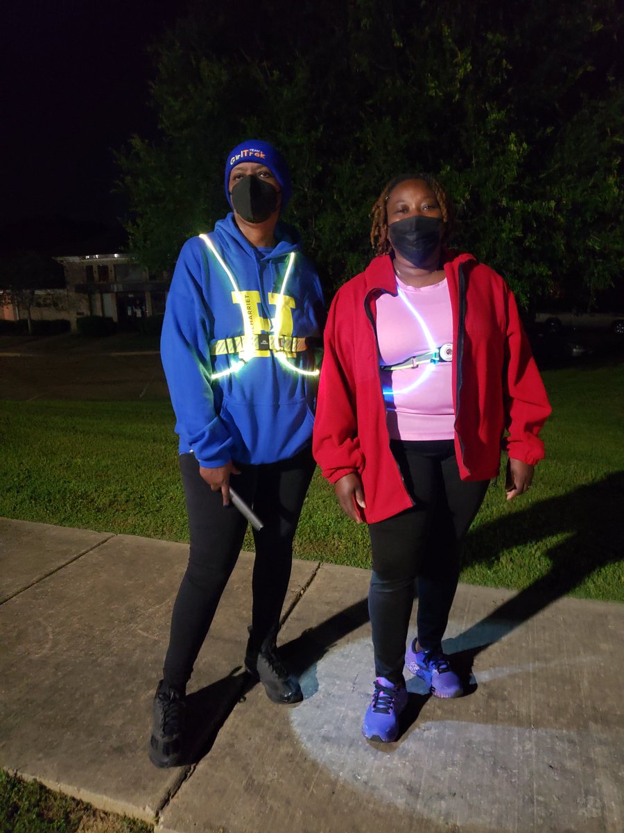 Olliegall's tweet photo. Thursday Morning Walk👟👟
#GirlTrek #4Dark30 #ByFaithWalker 
Day 19:#BlackHistoryBootcamp #BlackCrewEdition  #1000BlackNeighborhoods 
#ByFaithWalker #BeWellWalkWell https://t.co/X7Y8xec6hj