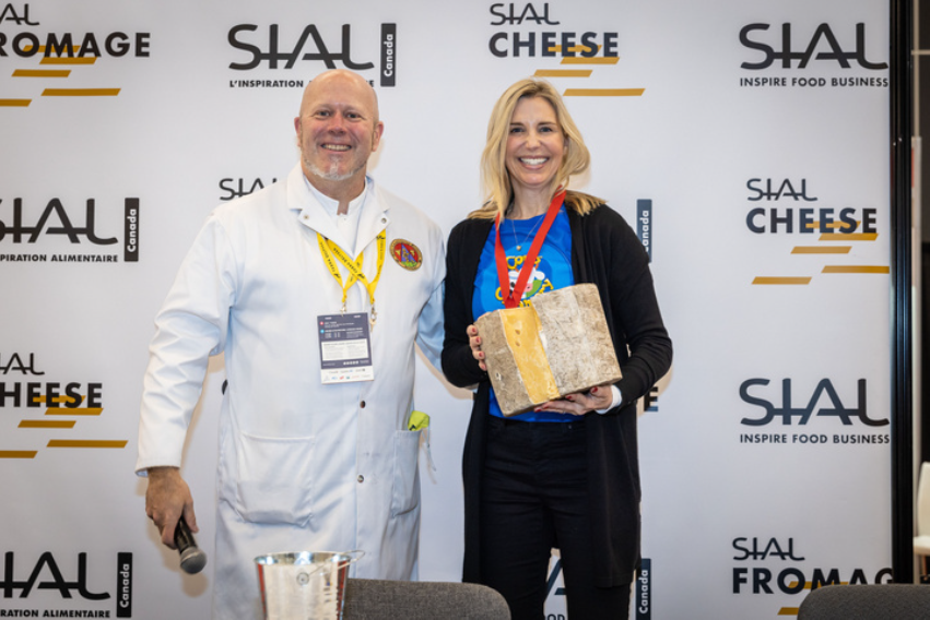 LakeviewChees's tweet photo. And the Grand Champion cheese, named at last week's 2022 International Cheese Competition by SIAL Canada  is ... COWS Creamery's Avonlea Clothbound Cheddar from P.E.I.
This cheese is available at Mississauga's Lakeview Cheese Galore.
#SIALCanada #cowscreamery #cheese #peicheese https://t.co/tiJERSew1N