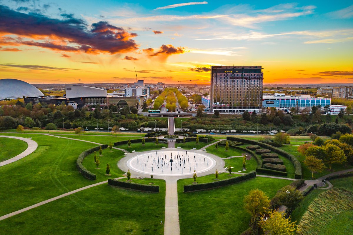 InvestMK's tweet photo. Celebrating 10 years of #lovemk

#miltonkeynes - the UK's fastest growing city, continues to prosper and grow. 

All thanks to our #people and #businesses for making #mk your home! https://t.co/yt5QBRGCwj