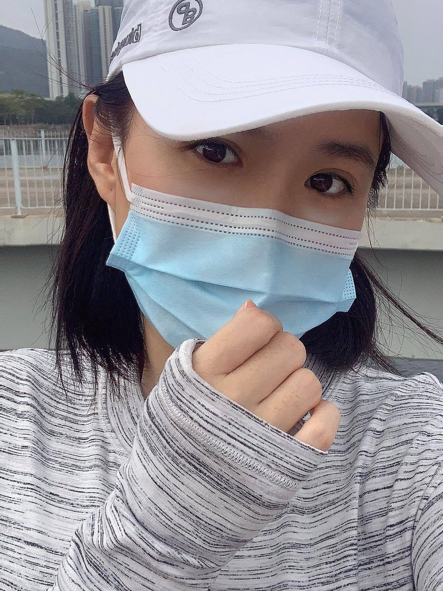 我只有在工作得很久而还不停歇的时候，才觉得自己的精神轻快，也觉得自己找到了活着的理由。休息与工作的关系，正如眼睑与眼睛的关系。