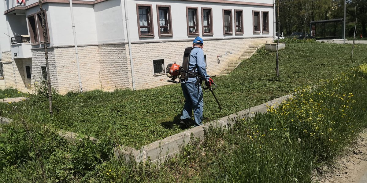 KandiraToki's tweet photo. Ramazan bayramı öncesi blok, mıntıka temizliklerimiz ve peyzaj alanı bakım çalışmalarımız devam etmektedir. https://t.co/cmptNt2cdx