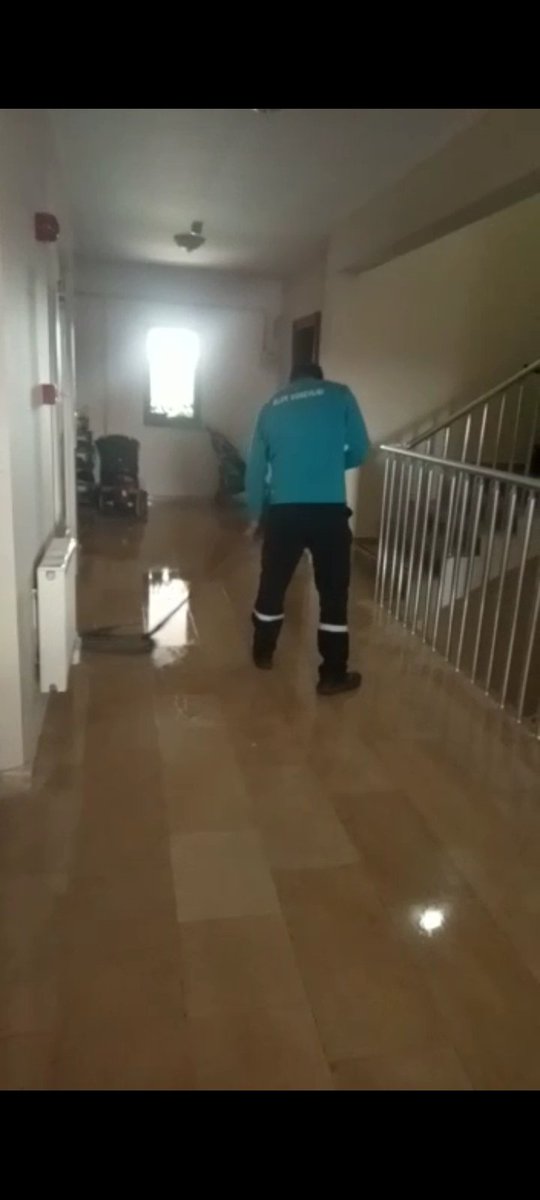KandiraToki's tweet photo. Ramazan bayramı öncesi blok, mıntıka temizliklerimiz ve peyzaj alanı bakım çalışmalarımız devam etmektedir. https://t.co/cmptNt2cdx