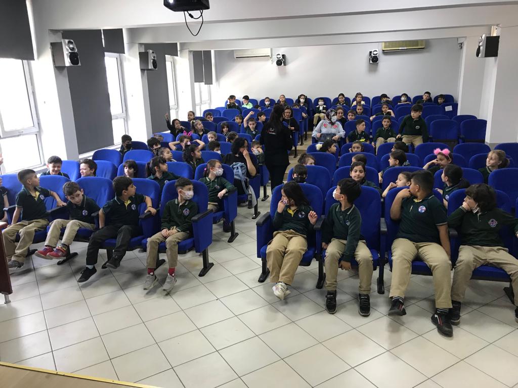 Yalova İl Milli Eğitim Müdürlüğü İlk Yardım Eğitim Merkezimizce ,Temel Eğitimde 10000 okul projesinde yer alan Atatürk İlkokulu öğrencilerine Trafik ve İlk Yardım Haftası kapsamında farkındalık eğitimi verildi <a href="/OzilLevent/">Dr. Levent Özil🇹🇷🇹🇷🇹🇷</a> , <a href="/ozkan_meb/">Özkan AVCI</a> , <a href="/cemalunal_/">C.ÜNAL</a> ,<a href="/drazizyeniyol/">Dr. Abdülaziz YENİYOL</a>