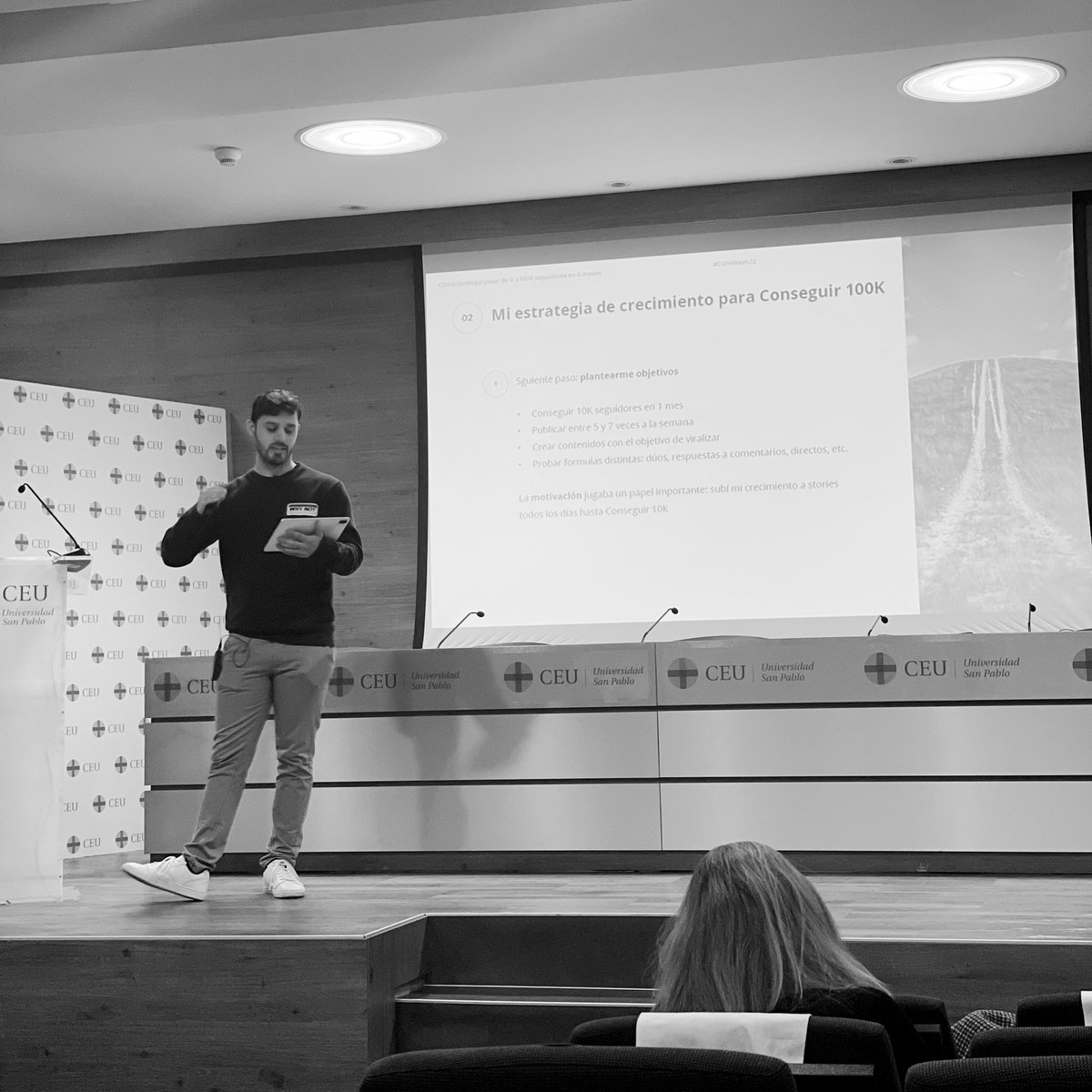 sofiasalazar02's tweet photo. 📲 Es mejor publicar contenido de calidad, a pesar de que no sea mucho, que publicar miles de videos que no van a marcar la diferencia. 
- consejos de @gianfribul 👏✨

#ContentCreator #comweek2022 https://t.co/ur4oyMCl4U