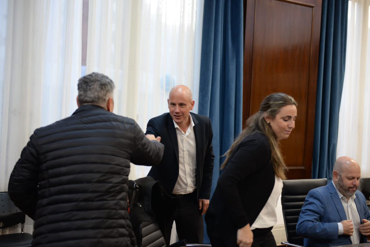 GuilleMerediz's tweet photo. En @produccion_arg, nos reunimos con representantes del Centro de Empresas Procesadoras Avícolas (CEPA), el @BancoNacion y @AgriculturaAR. Vamos a seguir trabajando juntos para que las PyMEs del sector inviertan, crezcan y sigan generando empleo de calidad en todo el país 🇦🇷 https://t.co/7rVY70nLHg