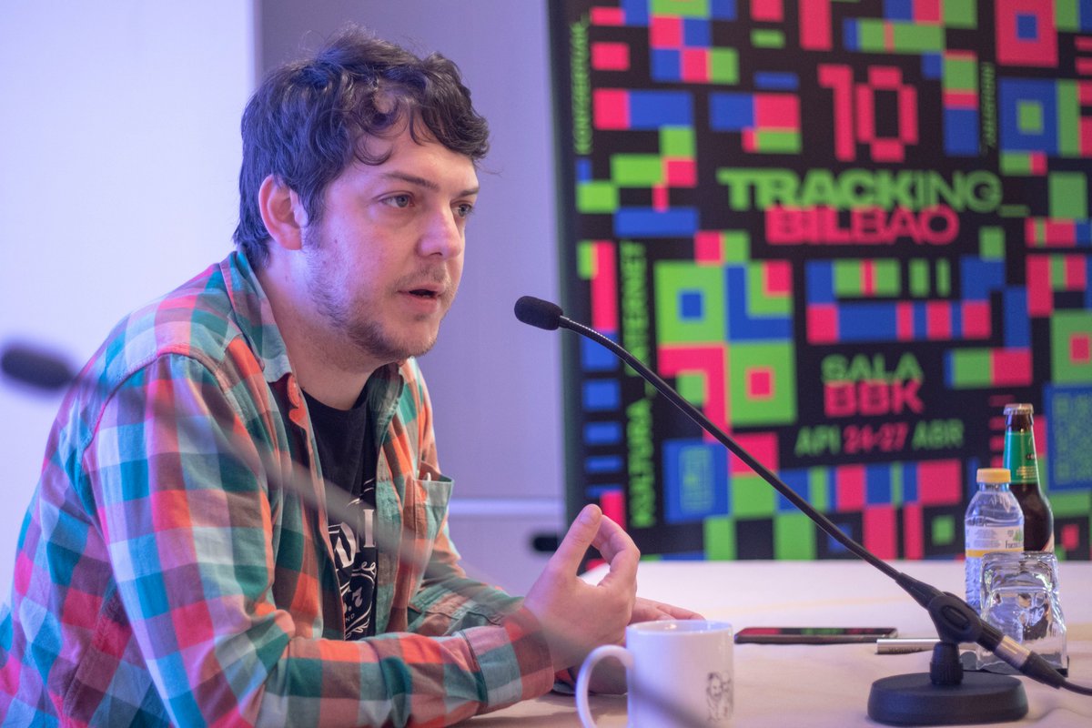 Martes 26 en #TrackingBilbao10, en <a href="/salaBBK/">Sala BBK</a>:

-Encuentro con Xavi Daura. #TrackingIndustry

-Batalla de Vídeos <a href="/ChillMafiaRec/">Chill Mafia Records🚬</a> VS <a href="/ttunttunbrigade/">🌯 TTUN TTUN BRIGADE 🍷</a>. 

-Estreno en Bilbao de “El Instituto T” (Lakanosa Teatroa).

📷: <a href="/NityaLopez/">Nitya Lopez</a> &amp; <a href="/dopakel/">Juan Dopico</a>.

Todas las fotos: bit.ly/3KjsBdH