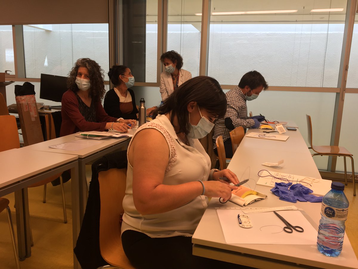 hospitaldelmar's tweet photo. Taller pràctic sobre el tancament de la paret abdominal a la primera jornada de #formació per a ginecòlegs a l'@hospitaldelmar 

#ginecologia #CampusHospitaldelMAR @twigem2a @solesedeno @ester_miralpeix @BertaFabrego @alexbravosalva @SCOG_cat https://t.co/N94gtxe5j3