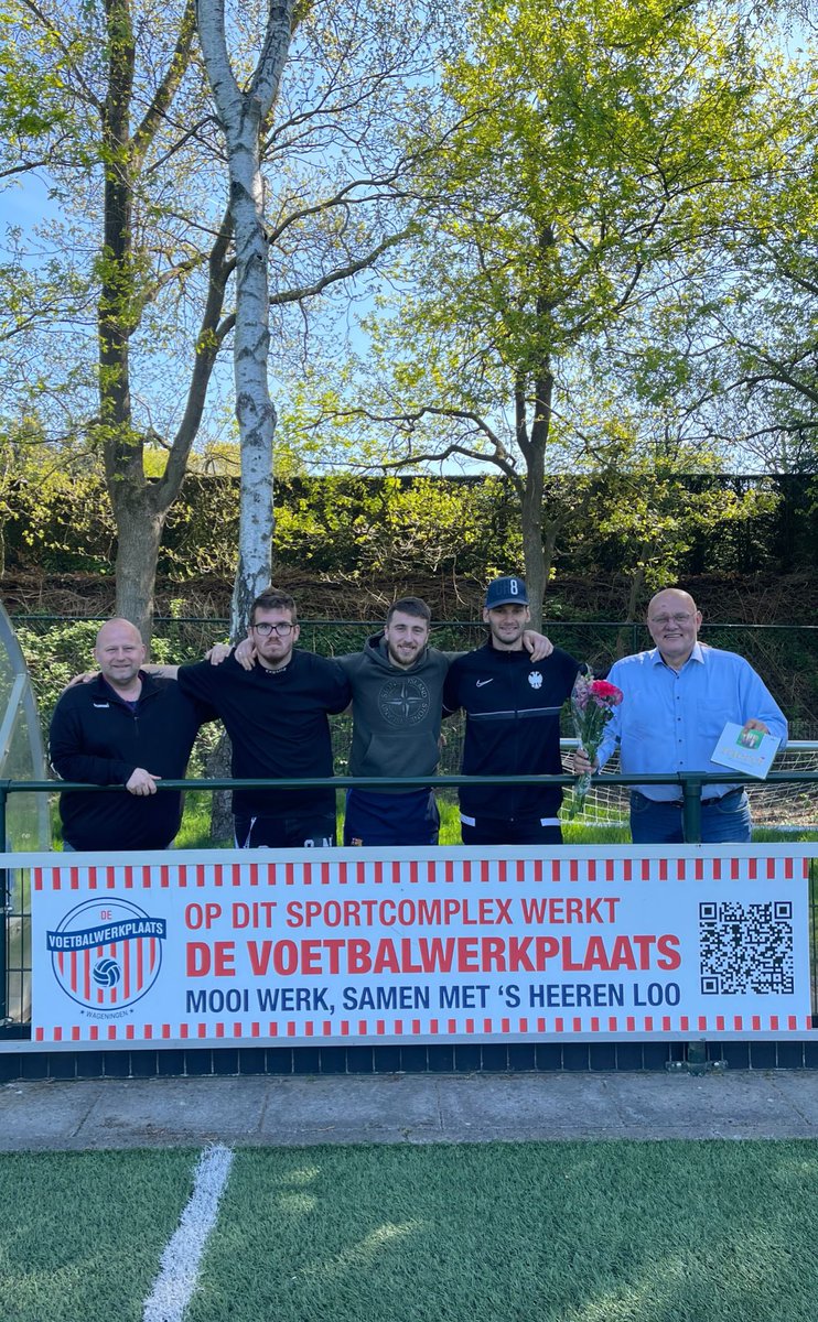devoetbalwerkp's tweet photo. Ons eigen reclamebord!

Tot stand gekomen met hulp van HPC Grafimedia / Gerrit Reugenbrink en Mirjam Vorm / @marcelvanaken en @marcel_maanen, @skv_30 dank allen!

#wageningen #sheerenloo https://t.co/22bmIXe3FC
