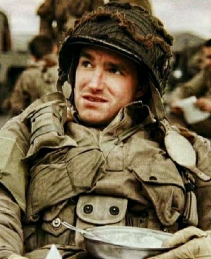 Band_of_Brothers_101st tweet media